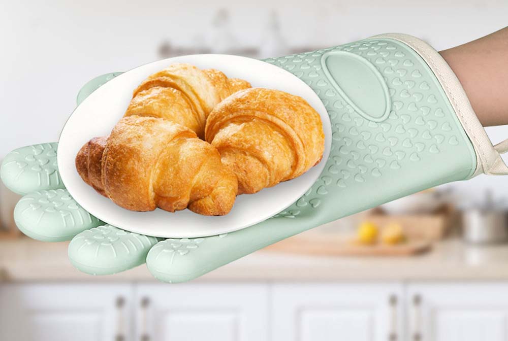 Silicone heat-insulating gloveshousehold finger cover thickened baking oven microwave oven glove 2